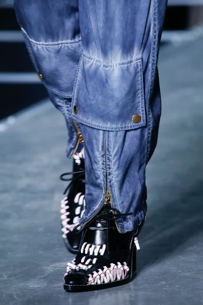Look 10